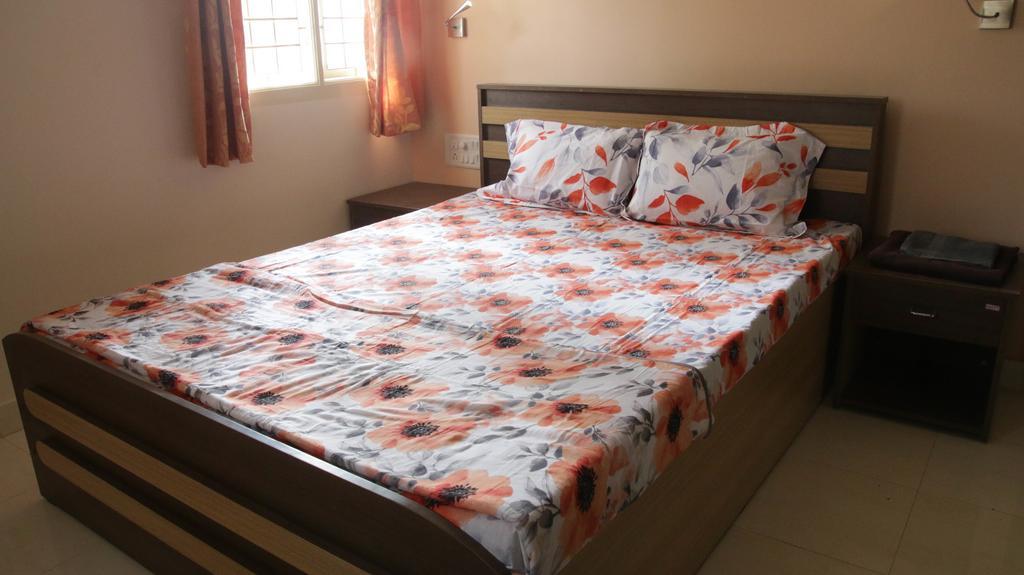 Sampada Homestay Bangalore Bagian luar foto